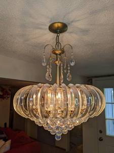 lot 231 image: Beautiful Large Chandelier