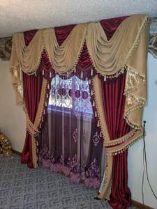 lot 193 image: Draped Elegant Layered Fabric Window Drapery Set