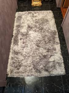 lot 190 image: Shaggy Luxury Rectangle Carpet by Imperial Rugs, 60 x 36