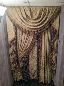 lot 191 image: Draped Elegant Fabric Window Drapery Set