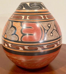 lot 57 image: Handmade Ceramic Vase from the Providences of Guaitil de Santa Cruz