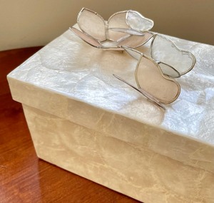 lot 80 image: Decorative Box and Tea Light Holder