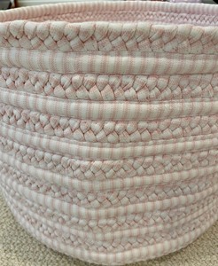 lot 90 image: Pretty Pink and White Woven Basket