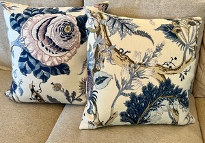 lot 130 image: Pair of Beautiful Accent Pillows