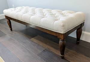 lot 13 image: Lovely Upholstered Tufted Bench
