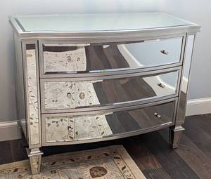 lot 17 image: Bowfront Mirrored DresserNightstand by Basset