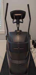 lot 35 image: Octane Fitness Elliptical
