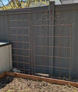 lot 105 image: Pair of Metal Garden Trellises