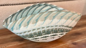 lot 137 image: Art Glass  Seashell Style Bowl