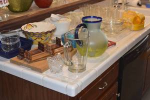 Contents on lower island counter