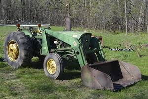 lot 1 image: John Deere 2630 Tractor with 145 loader and bucket