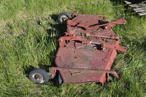 lot 9 image: 5 PTO Driven Belly Mower