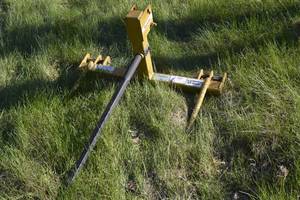 lot 12 image: KingKutter 3 point bale spear