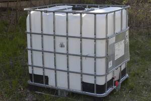 lot 16 image: Empty IBC tote