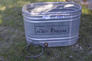 lot 17 image: 50 Gallon Stock Tank with Heater
