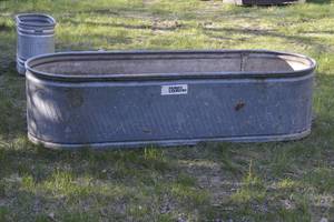 lot 20 image: 8 stock tank
