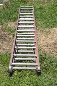 lot 30 image: Keller 512 28ft Type IA Fiberglass D-Rung Extension Ladder