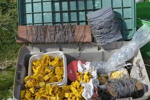 lot 69 image: electric fencing items