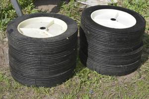 lot 70 image: 8 10 tires