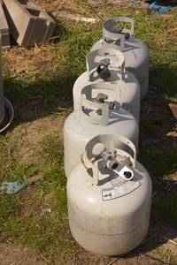 lot 76 image: 4 propane tanks