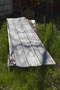 lot 79 image: pile used barn tin
