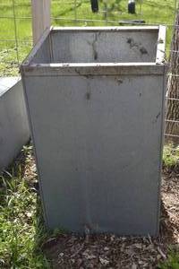 lot 86 image: water bin