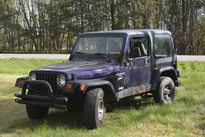 lot 2 image: 1998 Jeep Wrangler