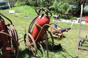 lot 262 image: Vintage Fire Cart with Tank and Hose