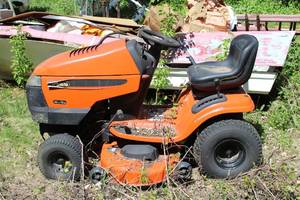 lot 274 image: Ariens 225 hp V-Twin Hydrostatic Automatic Rider Lawn Mower