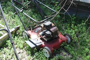 lot 288 image: Yard Machines 20 Cut 3.5hp Push Lawn Mower