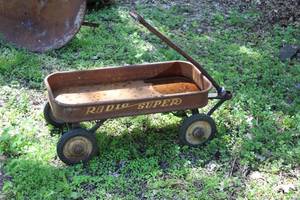 lot 302 image: Radio Super Pull Wagon