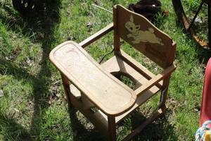 lot 319 image: Vintage Bunny Theme Wooden Potty Trainer