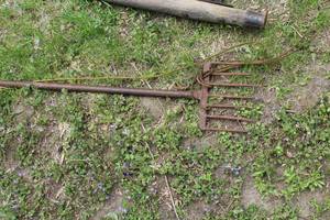 lot 335 image: Vintage Fishing Spear