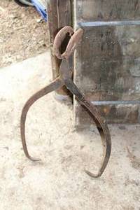 lot 367 image: Vintage Metal Ice Tong
