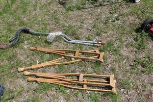 lot 371 image: Medical Crutches