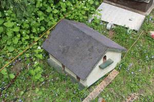 lot 385 image: Martin Bird House