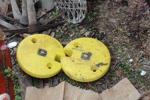 lot 386 image: John Deere Size 30-lbs Implement Weights