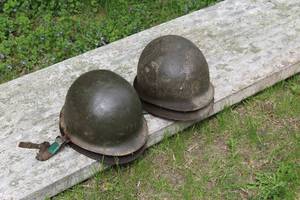 lot 390 image: Lot of (4) Vintage U.S. Army Military Helmets