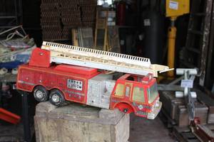 lot 393 image: Vintage Nylint Water Cannon Childrens Metal Fire Truck