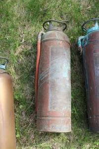 lot 409 image: Vintage Essanay Soda Acid Fire Extinguisher