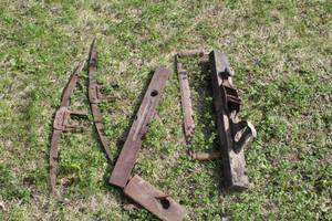 lot 420 image: Lot of (5) Vintage Hand Tools - Picks, Planes, Level