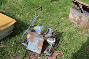 lot 423 image: Vintage Stroller