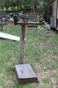 lot 426 image: Vintage Buffalo Scale Co. Floor Bar Scale
