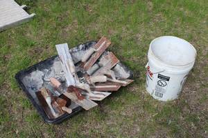 lot 428 image: Lot of (12) Masonry Tools w Tub