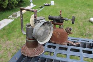 lot 431 image: Vintage Torch and Lantern