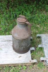 lot 436 image: Vintage Metal Container with Lid