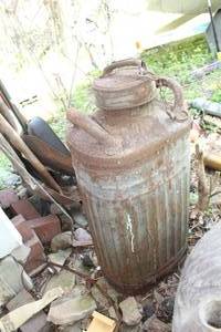 lot 526 image: Vintage Metal Container