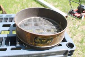 lot 443 image: Vintage W. S. Tyler Company Sifter