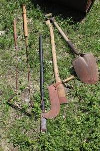 lot 461 image: Lot of (6) GardenLawn Hand Tools - Spade, Sickle, Machete, Hand Hook, Misc. Tools