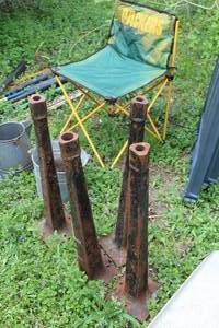 lot 487 image: Lot of (4) Metal Posts